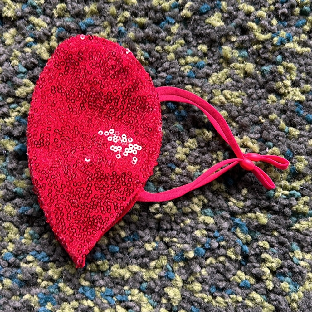 Nordstrom Red Heart-Shaped Sequin Face Mask - Picture 3 of 4